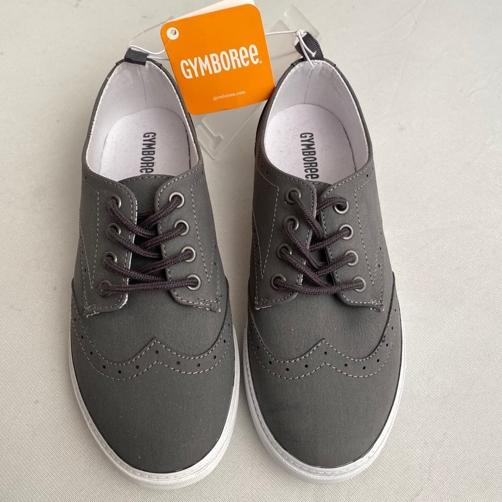 Gymboree gray wingtip sneaker size 4Y